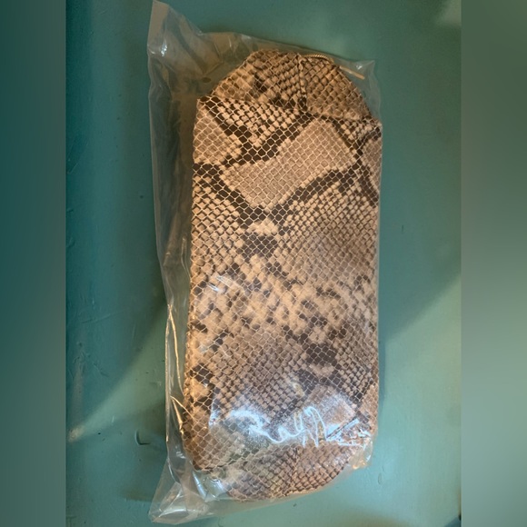 Tarte Makeup Bag - Picture 3 of 3